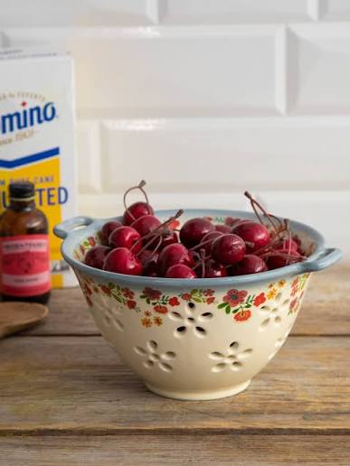 Berry Colander